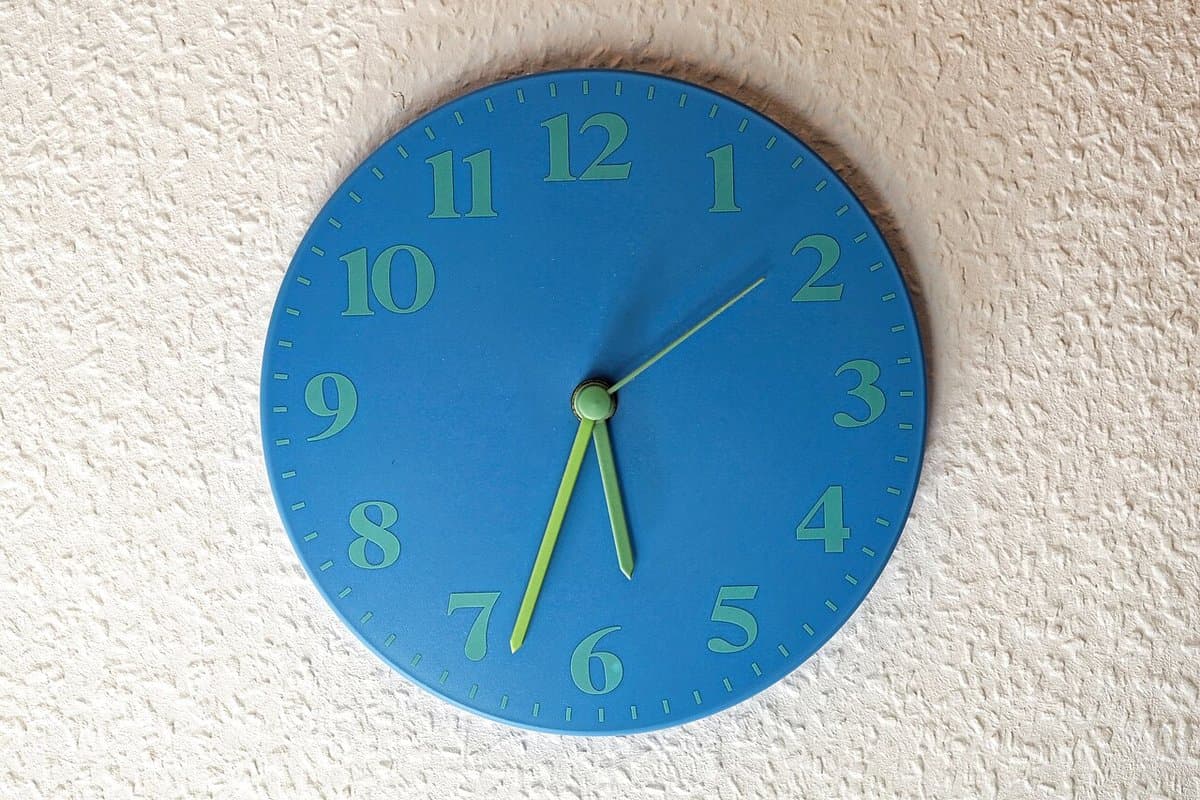 Modern Minimal Metal Wall Clock