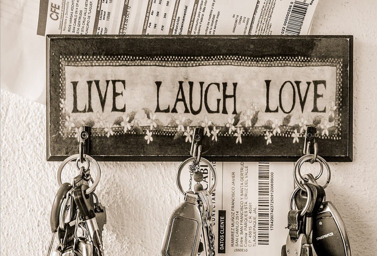 Traditional Key Holder with 6 Hooks